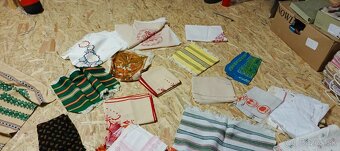 Tkané dečky, vyšívané obrusy a rôzne - 2