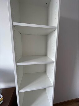 Monitor, stolička, polica - 2