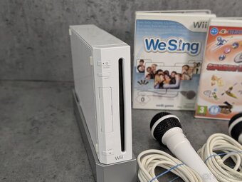 Nintendo Wii, 2 ovládače, 2 mikrofóny + 3 hry - 2
