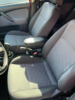Škoda Octavia Tour 1.6 benzin - 2