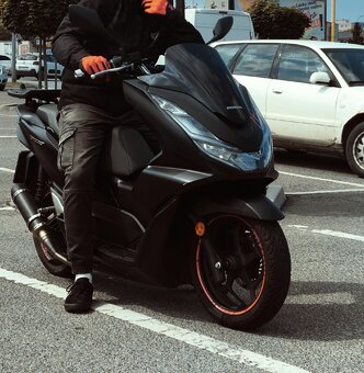 Pcx 125 ročník 2022 Leo Vince - 2