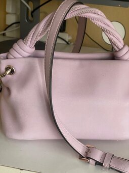 Ružová kabelka Guess - 2