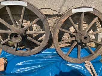Kolesá z voza, fúrika, taličky. - 2