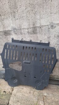 Spodný kryt motora. - 2