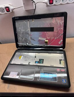 Predám pokazený notebook na náhradné diely zn.Asus x5dab. - 2