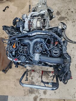 Rozpredám motor 3.0biturbi - 2