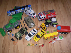 Hračky - auta, traktory, plyšaky - balik SPOLU - 2
