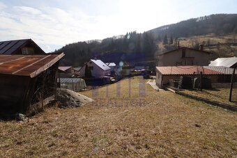 Ponúkame na predaj stavebný pozemok na rodinný dom, 520 m2 - 2