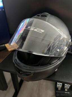 Predam moto prilbu - 2