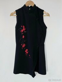 Mango Krátky overal qipao cheongsam so sakura výšivkou 36 S - 2