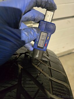 Zimné Pneu Yokohama BluEarh V905 245/45 R19 - 2