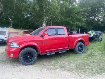 Dodge Ram 5.7 z LPG 4x4 CERVENY TOP - 2