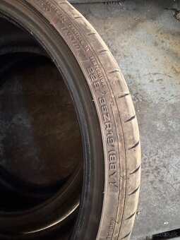 Predám pneumatiky Dunlop 225/35 R19 - 2