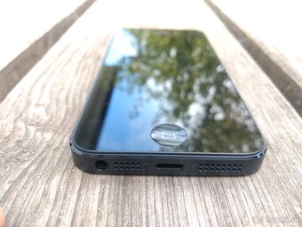 Apple iPhone 5 - 2