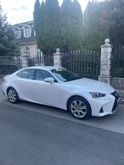 Lexus IS 300h. 2017 - 2