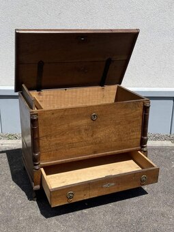 Menšia dubová komoda so šuplíkom - 2