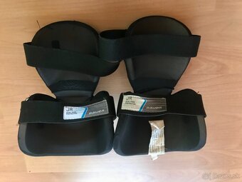 Brankárske chrániče kolien. - 2