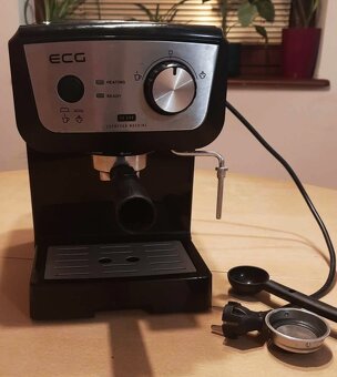 Predám pákový kávovar ECG - ESP20101 Espresso - 2