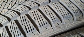 Predám 4ks pekné zimné 235/40r19-96V Good Year - 2