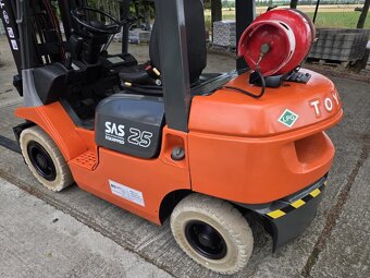 Vysokozdvižný vozík TOYOTA 7FGF25 LPG - 2