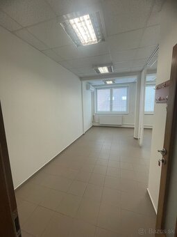 Kancelársky priestor na prenájom 30 m2 LEVICE - 2