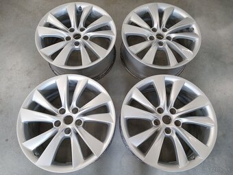 Predam ALU 5x120 R19 8,5J ET35 ORIGINAL TESLA - 2