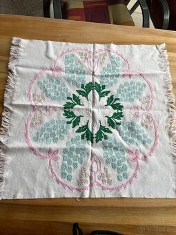 Ručne vyšívané obrusy - 2