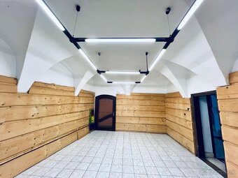 Na prenájom obchodný priestor v centre BB - 2