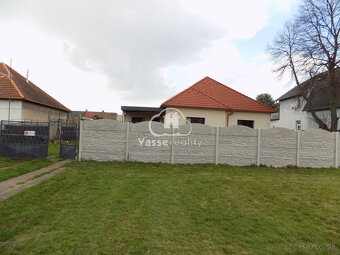 Dom s 2 apartmánmi a pozemkami na stavbu domu v Štúrove   . - 2