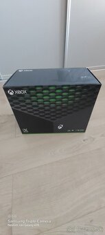 Xbox Series X + 2 ovládače + nabíjacia stanica + Blue-ray - 2