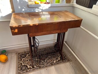 Šijací stroj LADA - 2