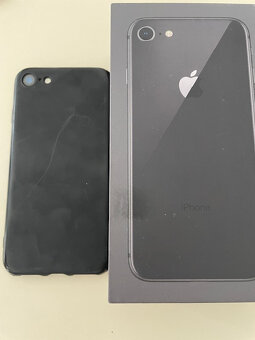 Predám iphone 8 - 2