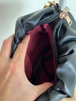 Malá čierna kabelka - 2