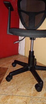 Ergonomická polohovateľná  stolička a stol - 2