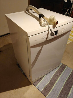 umývačka riadu Bosch SM6P1B - 2