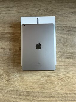 Apple iPad 6. generácie, 32 GB, Wi-Fi - 2
