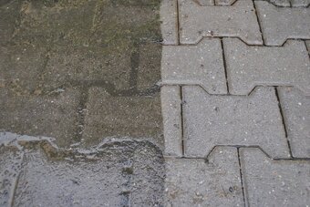Čistenie špár v zámkovej dlažbe od machu a buriny + postrek - 2