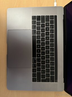 MacBook Pro 15" (2019) –  nefunkčný displej - 2