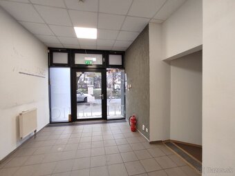 300m2 obchodný priestor so ZDRAVOTNÍCKYM ŠTANDARDOM, vysokým - 2
