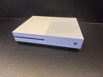 X box one s - 2