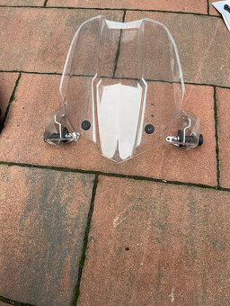 Triumph predný štít - 2