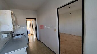 Slnečný 3-izbový byt v pôvodnom stave Pov. Bystrica- SNP - 2