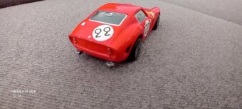 Predam burago ferrari - 2