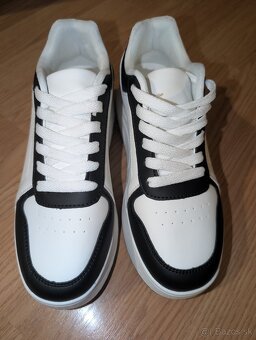 Tenisky meniace sa na korčule - 2