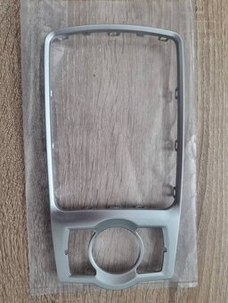 RAMIK NA STREDOVY PANEL AUDI Q7 A6 C6 - 2