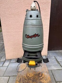 HISTORICKÝ FOTOGRAFICKÝ ZVÄČŠOVÁK MAGNIFAX - 2