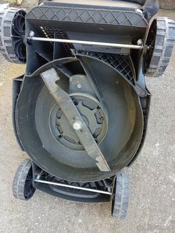 Predám elektrickú kosačku Mountfield 1400w - 2