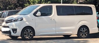 Na prenájom 9-miestna dodávka Toyota Proace Shuttle - 2