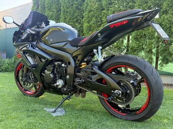 Suzuki Gsxr 750 K7 - 2