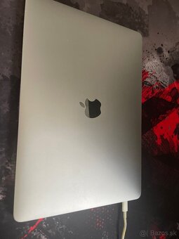 MacBook Pro 13” (2017, Touch Bar, Silver) - 2
